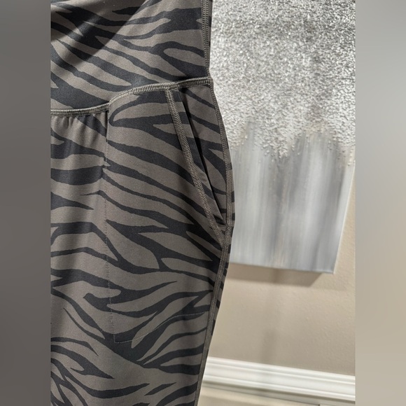 Old Navy Active Powersoft Jogger - Picture 4 of 6